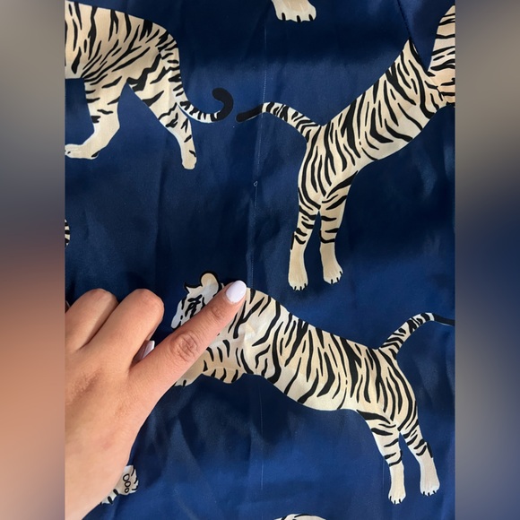 Averie Lion print pajama long sleeve button up top (Top only) size M color Blue - Picture 9 of 12